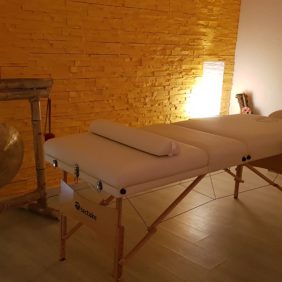 Un espace de massage dédié au ressourcement et à la zénitude selon des techniques de relaxation corporelle et de rééquilibrage énergétique